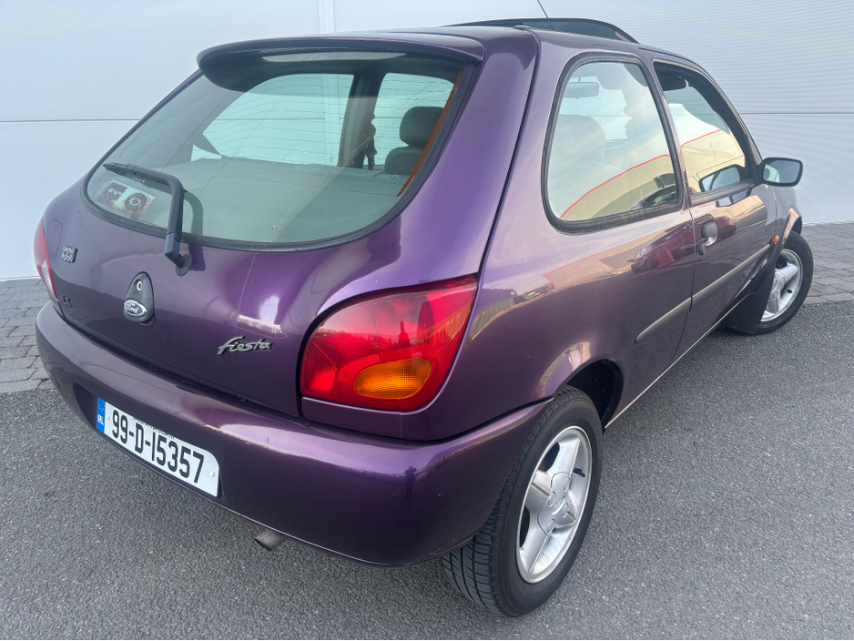 1999 Ford Fiesta - image 12