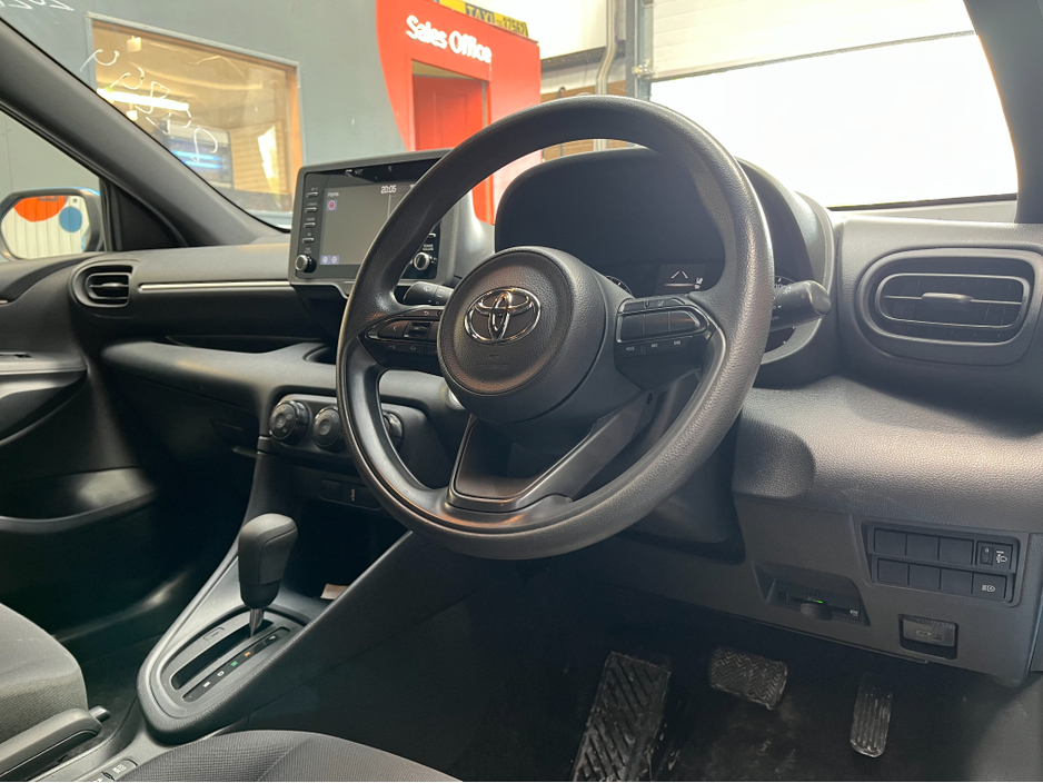 2020 Toyota Yaris - image 8