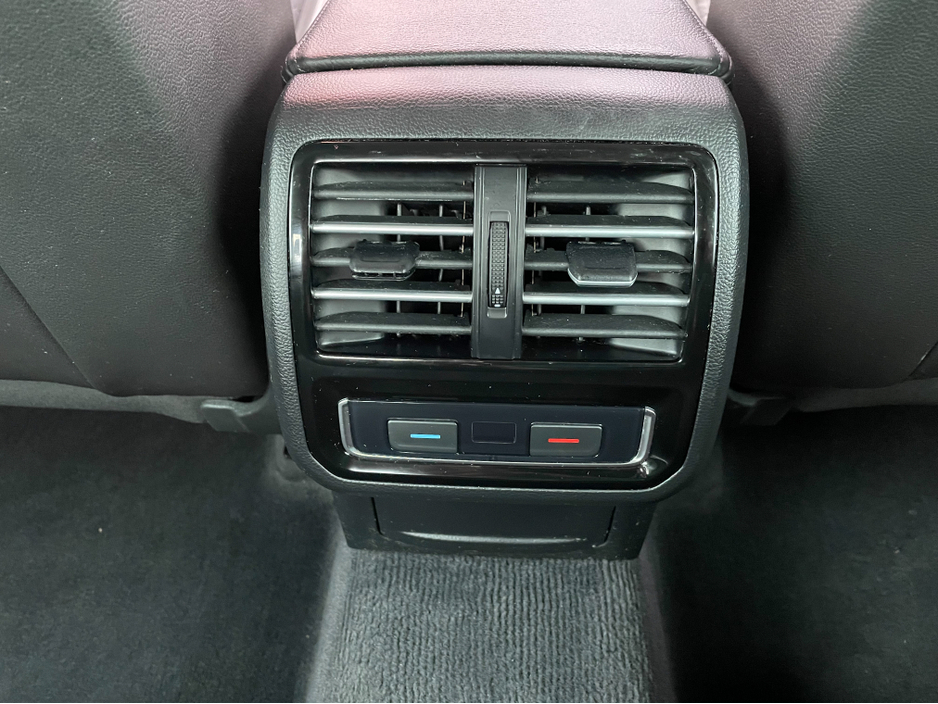 2018 Volkswagen Passat - image 20