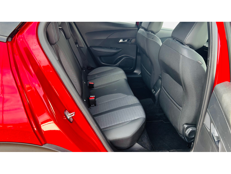 2023 Peugeot 2008 - image 3