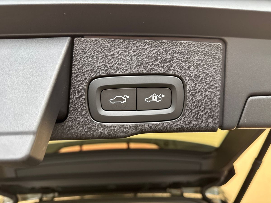 2026 Volvo XC60 - image 24