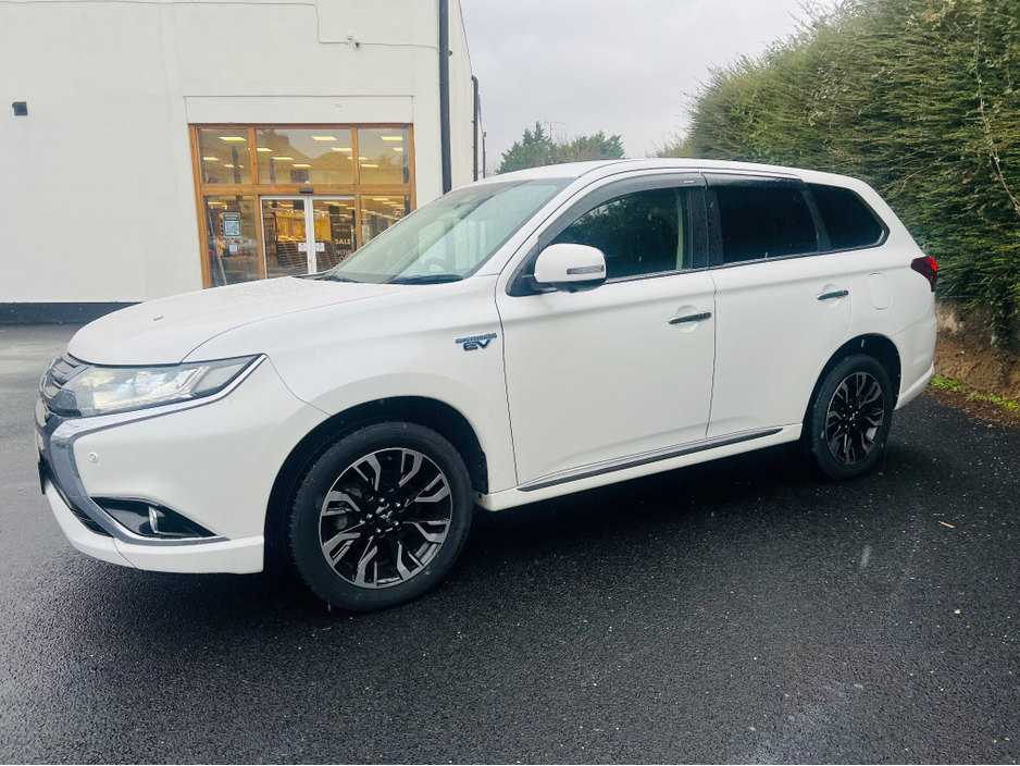 2018 Mitsubishi Outlander - image 11