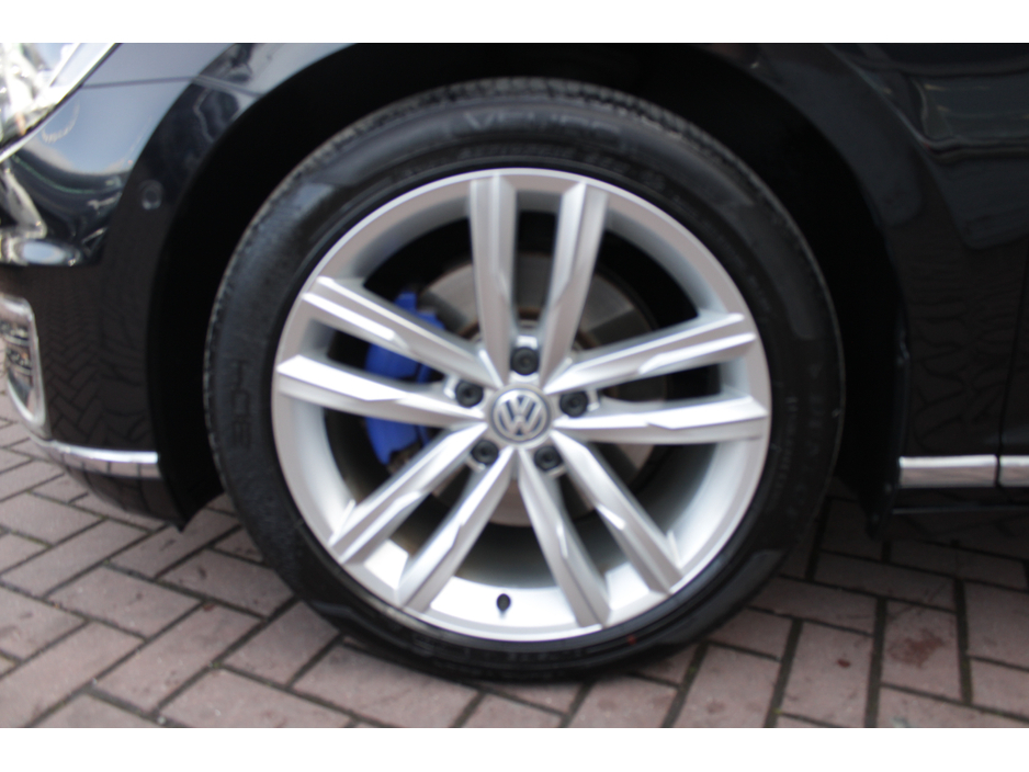 2016 Volkswagen Passat - image 24