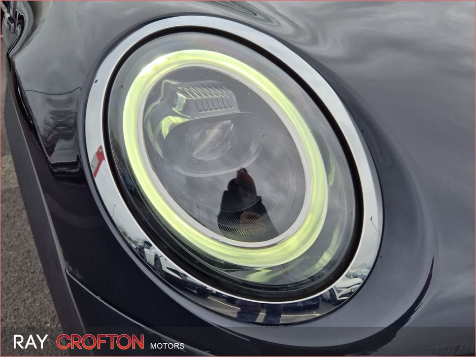 2022 MINI Hatch Cooper Exclusive €26,500