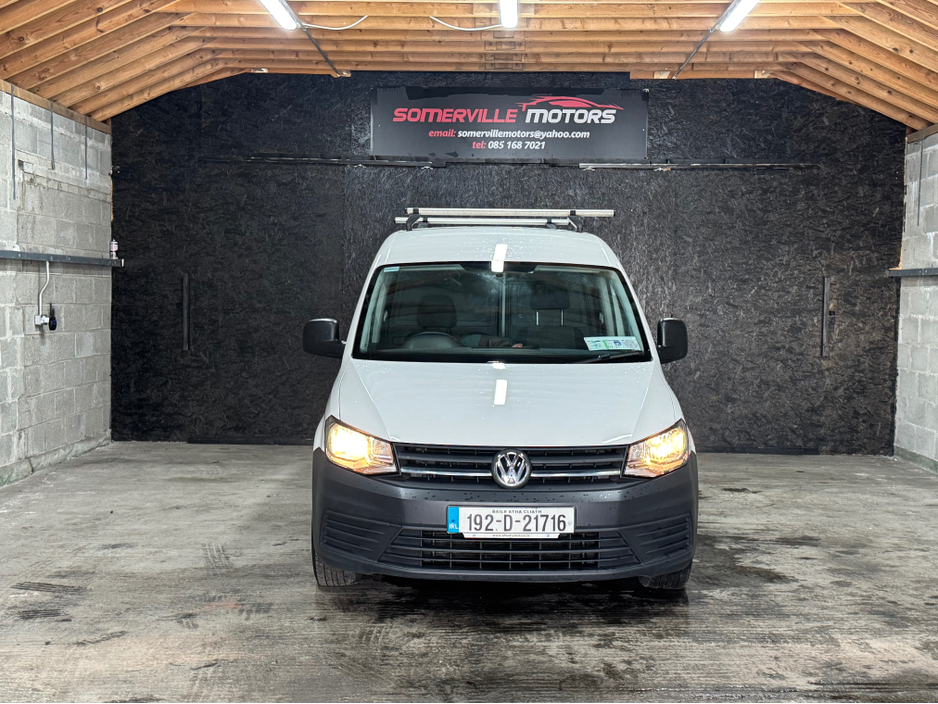 2019 Volkswagen Caddy - image 2