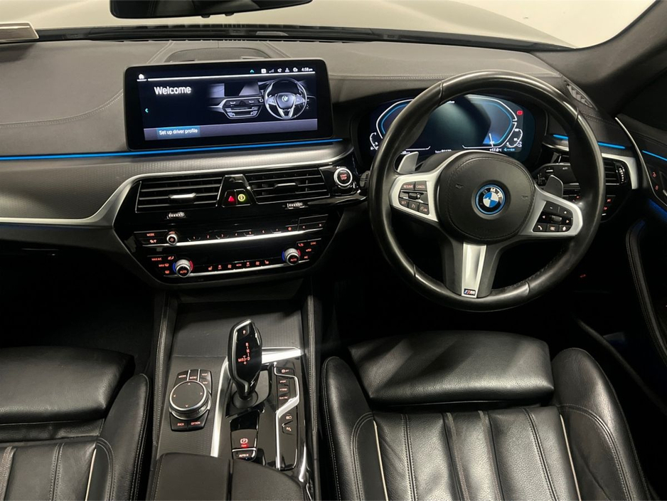 2021 BMW 5 Series - image 4