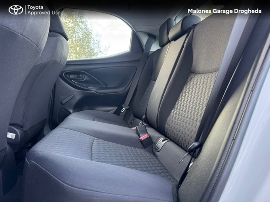 2024 Toyota Yaris - image 8