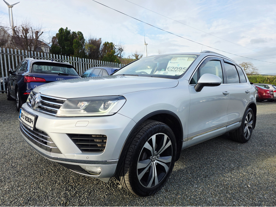 2015 Volkswagen Touareg - image 5