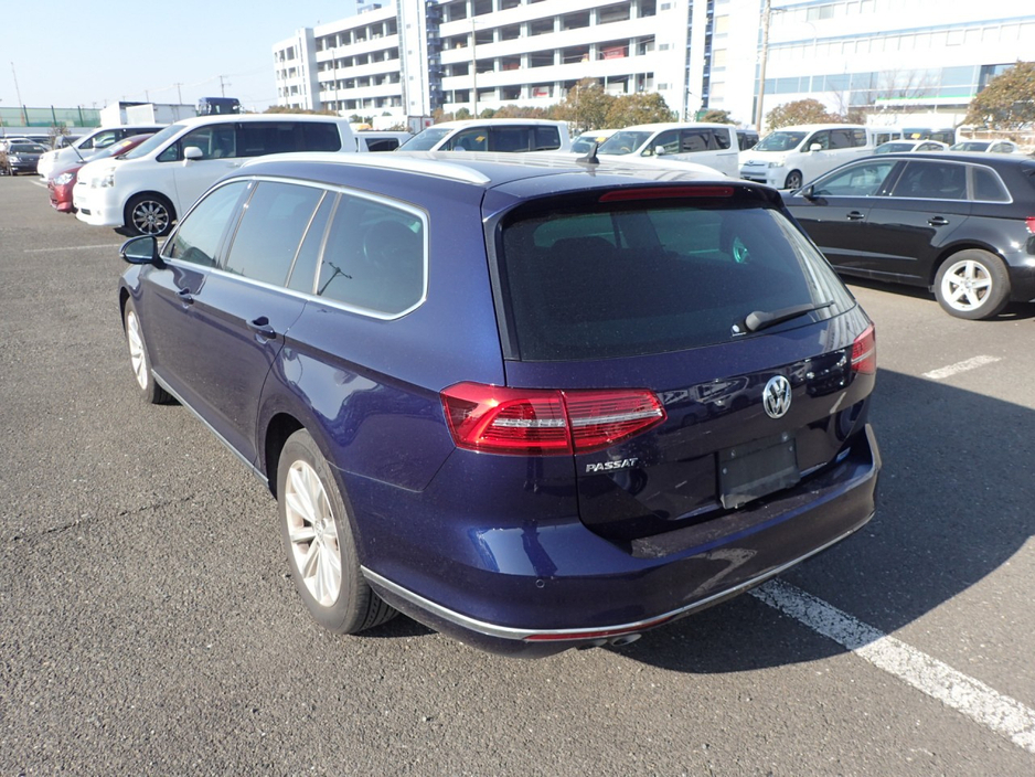 2018 Volkswagen Passat - image 6