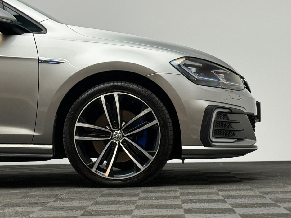 2018 Volkswagen Golf - image 9