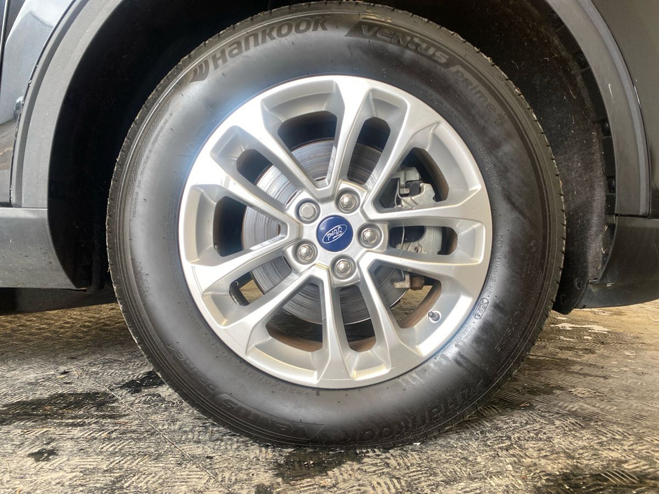 2023 Ford Kuga - image 5