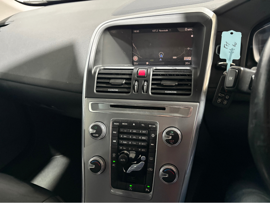 2017 Volvo XC60 SE NAV D4 2.0 TD B4 R-DESIGN MHEV 197BHP €15,950