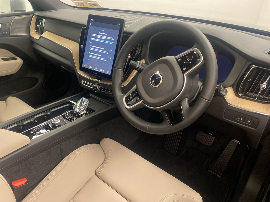 2026 Volvo XC60 - image 7