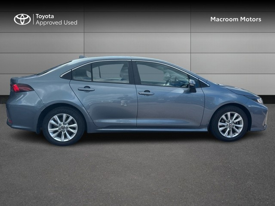 2023 Toyota Corolla - image 3