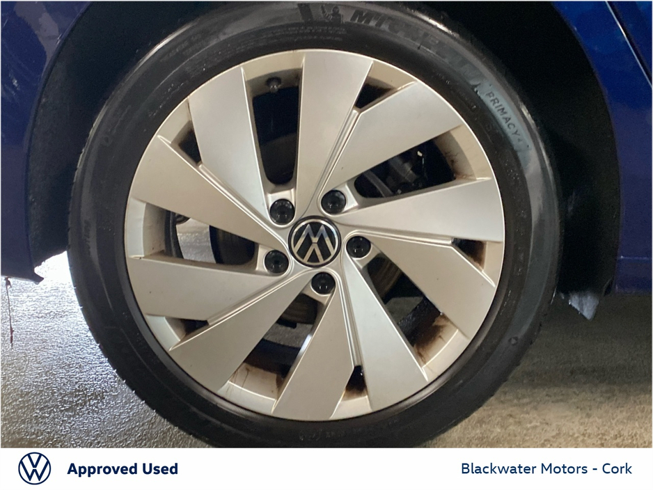 2021 Volkswagen Golf - image 9