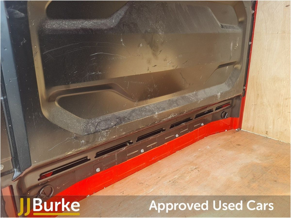 2026 Renault Master - image 17