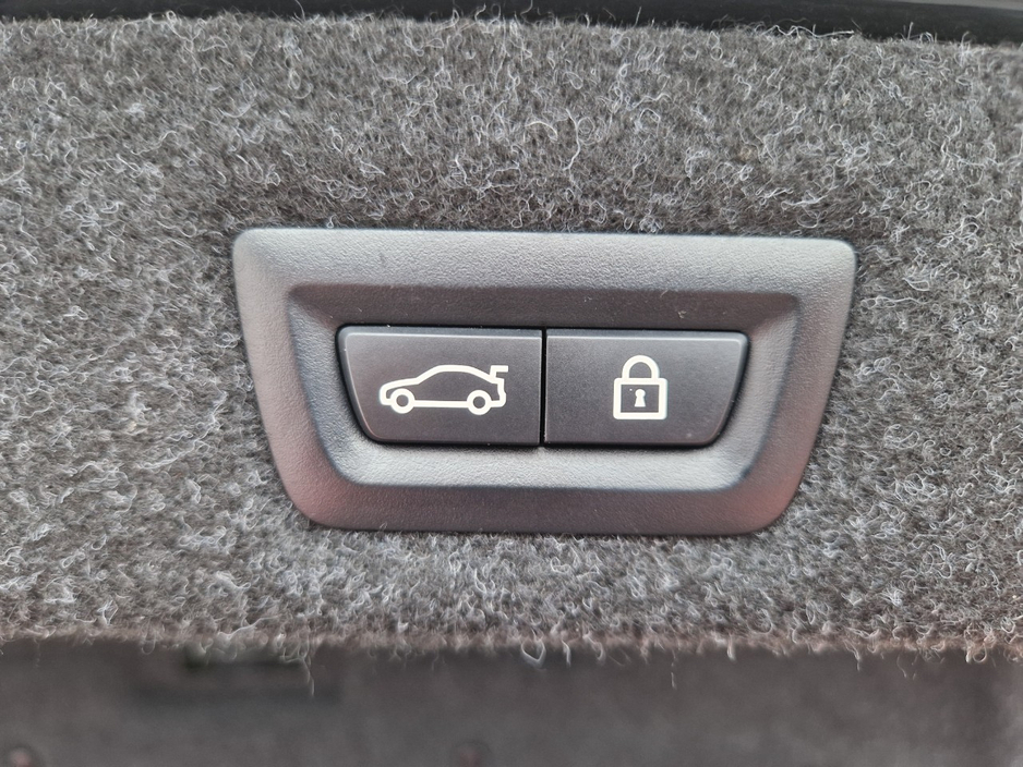 2018 BMW 5 Series - image 23