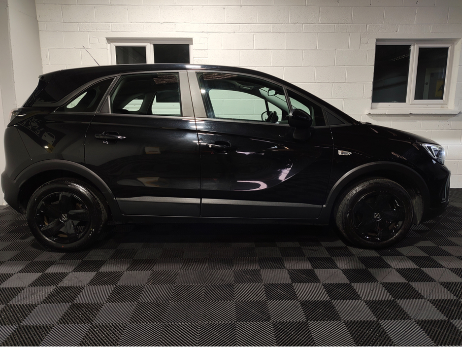 2023 Opel Crossland X - image 6