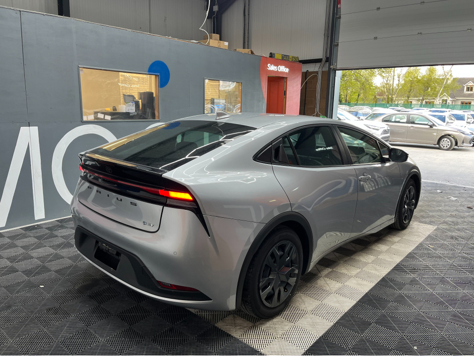 2025 Toyota Prius - image 2