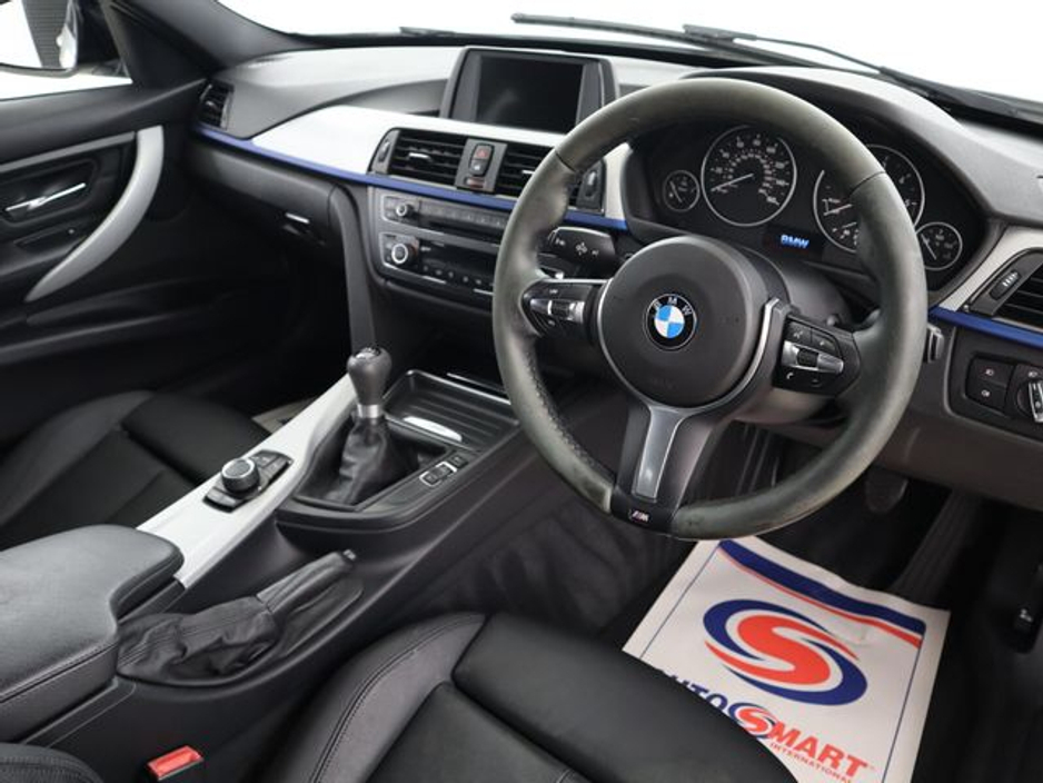 2015 BMW 3 Series - image 9