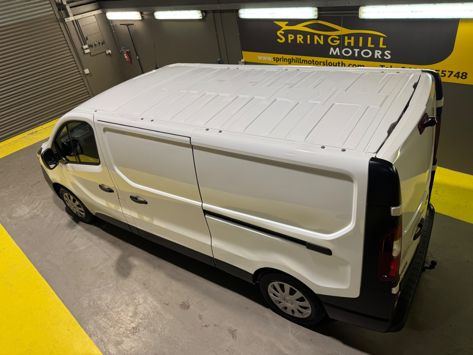 2020 Nissan NV300 - image 5