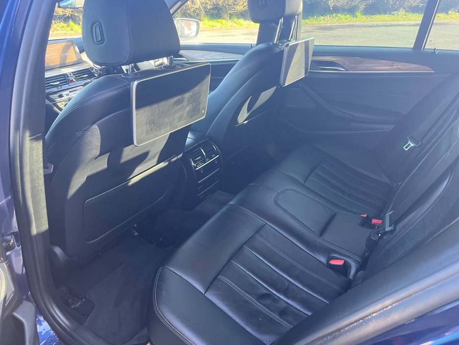 2018 BMW 5 Series - image 13