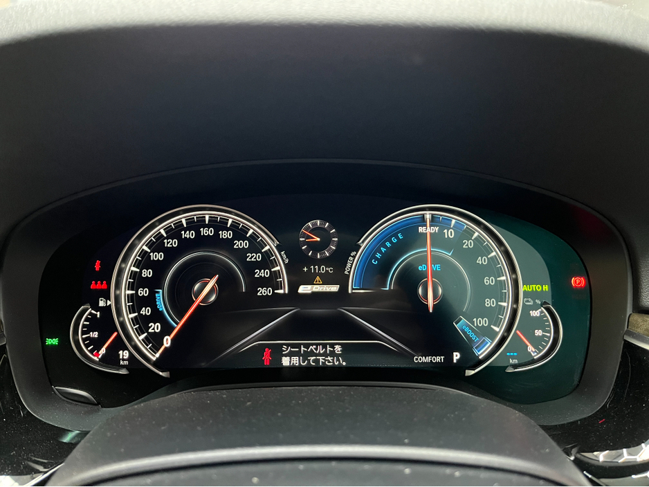 2018 BMW 5 Series - image 24