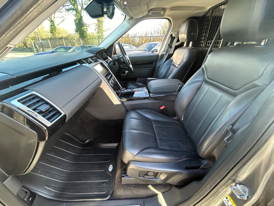 2018 Land Rover Discovery - image 7