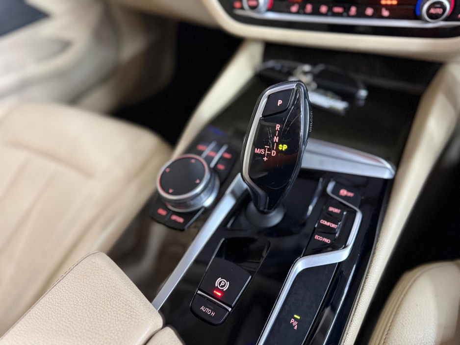 2017 BMW 5 Series 520d xDrive SE Auto €17,950