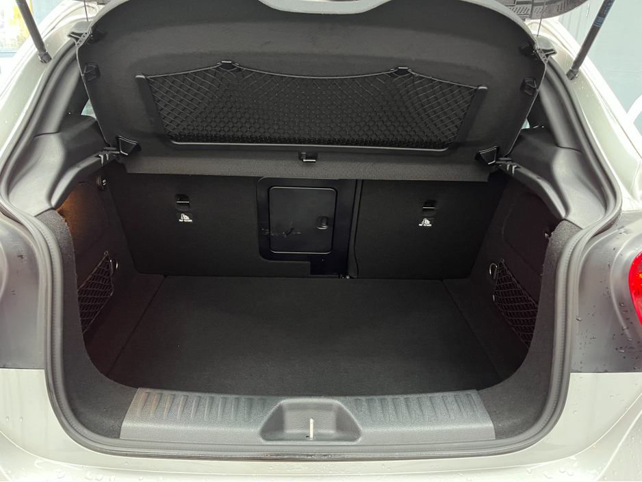 2016 Mercedes-Benz A Class 2016 MERCEDES-BENZ A180 SPORT RADAR SAFETY PACKAGE 1.6 AUTOMATIC / CRUISE CONTROL / REVERSE CAMERA / ELECTRIC MEMORY & HEATED SEATS / PADDLE SHIFTERS AND MORE