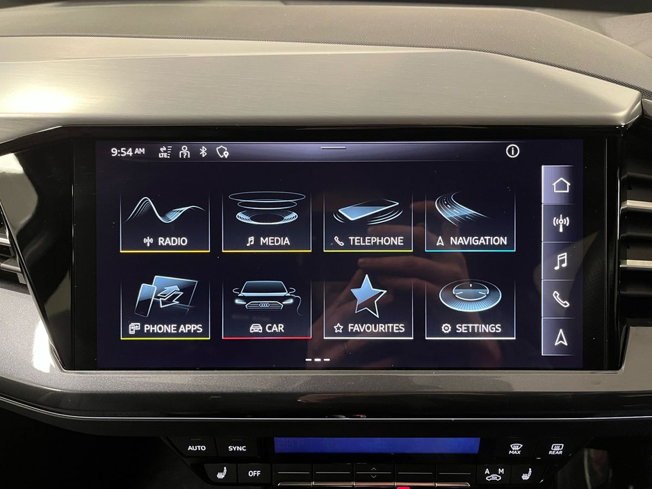 2023 Audi Q4 e-tron S-Line 40 82kWh 204BHP - Reversing Camera - Sat Nav - Climate Control - Heated Seats - Keyless Start - Apple CarPlay/Android Auto €34,450