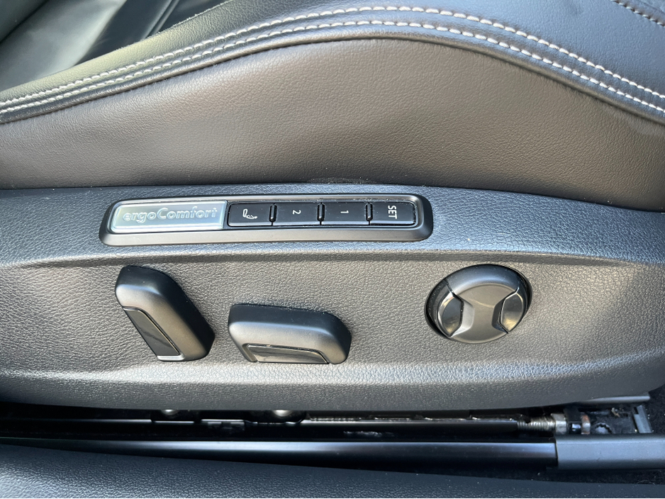 2021 Volkswagen Passat - image 12