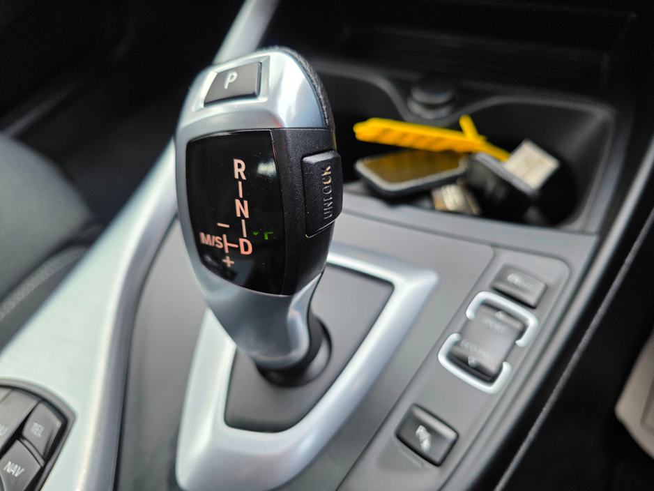 2017 BMW 1 Series - image 14