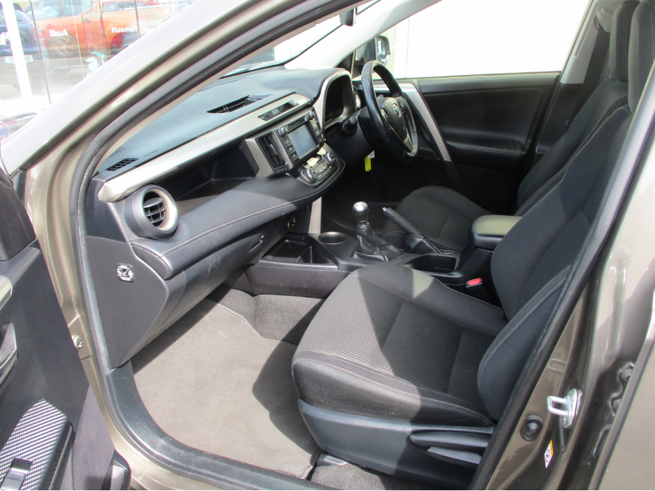 2014 Toyota Rav4 - image 13