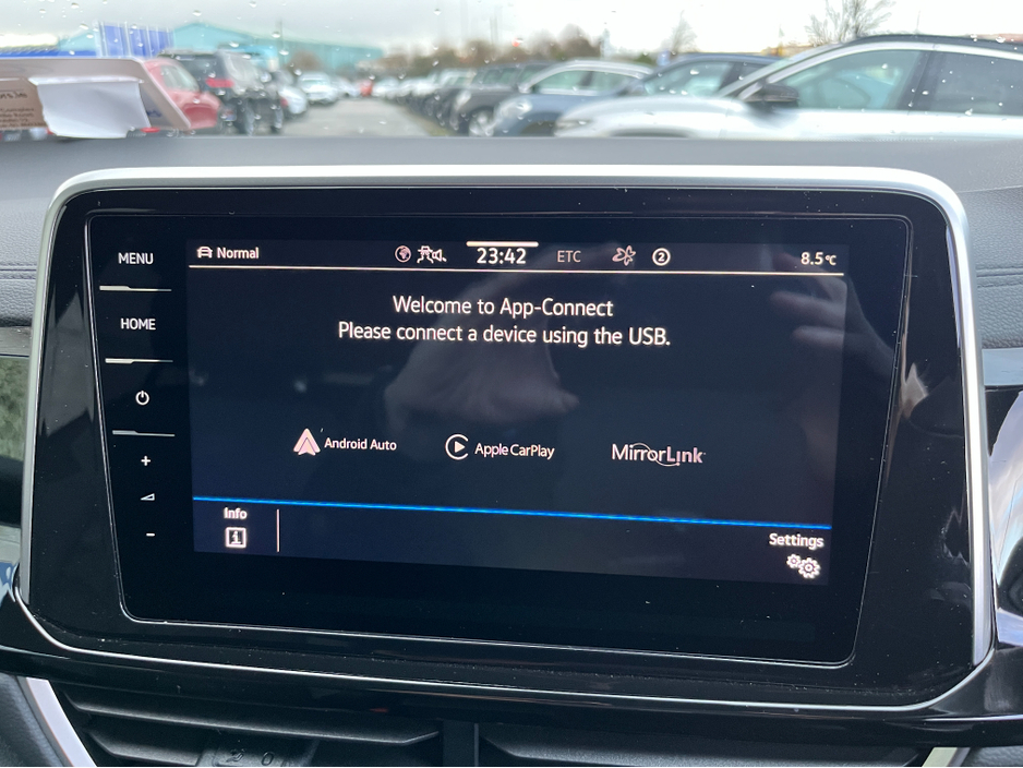 2023 Volkswagen T-Roc R-LINE AUTOMATIC 2.0 DIESEL //HALF LEATHER HEATED SEATS//REVERSE CAMERA//ADAPTIVE CRUISE CONTROL//KEYLESS ENTRY// €31,950