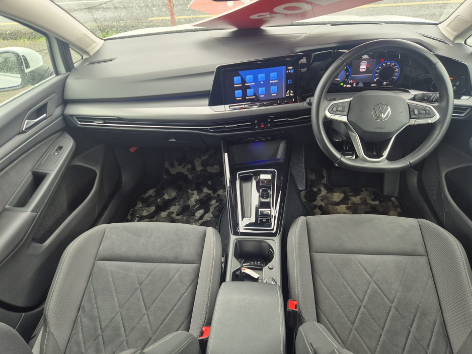 2023 Volkswagen Golf - image 7