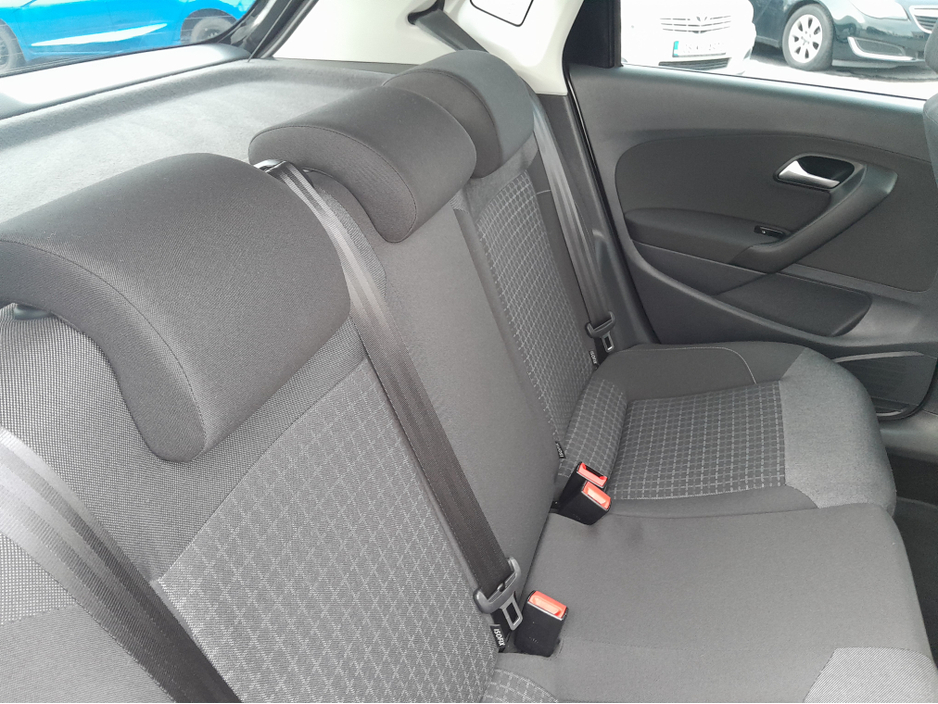 2016 Volkswagen Polo - image 17