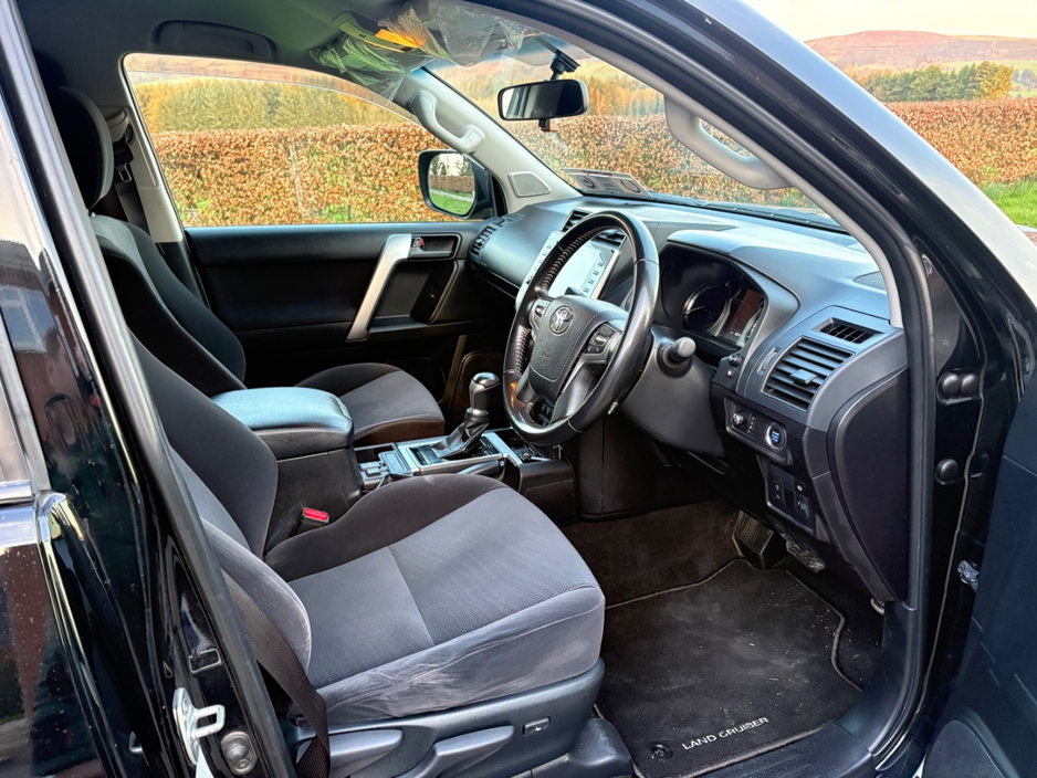 2023 Toyota Landcruiser - image 10