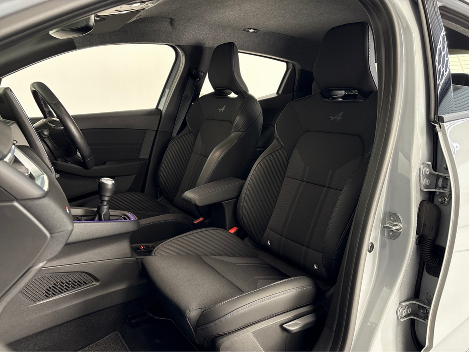 2025 Renault Clio ESPRIT ALPINE TCE90**HEATED MULTIFUNCTIONAL STEERING WHEEL**HEATED HALF LEATHER SPORT SEATS**DIGITAL DASH**TOUCH SCREEN APPLE CAR PLAY**DRIVE MODES**17" BLACK ALLOYS**ISOFIX**FINANCE AVAILABLE