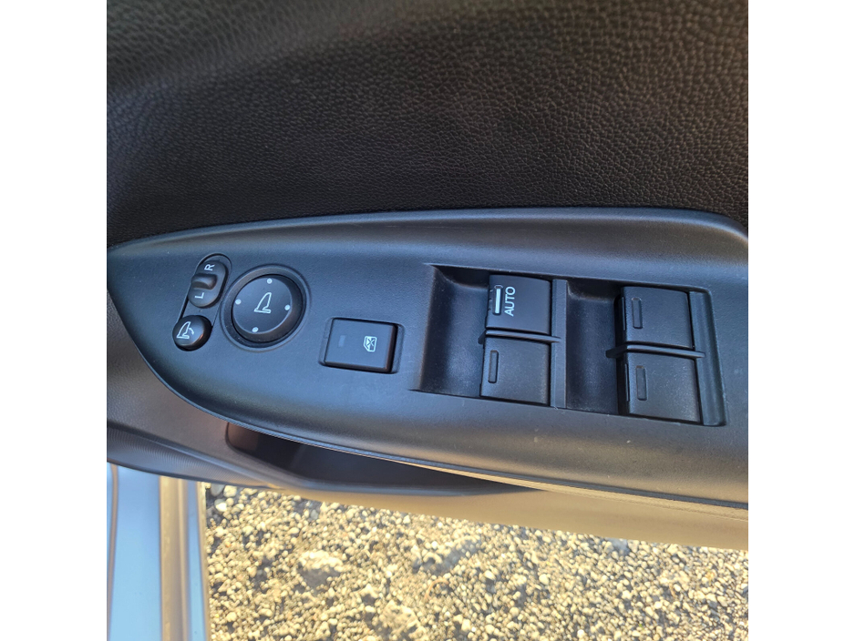 2016 Honda Fit - image 11