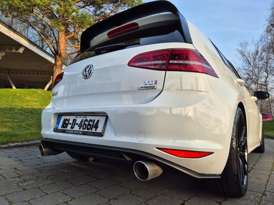 2016 Volkswagen Golf - image 4