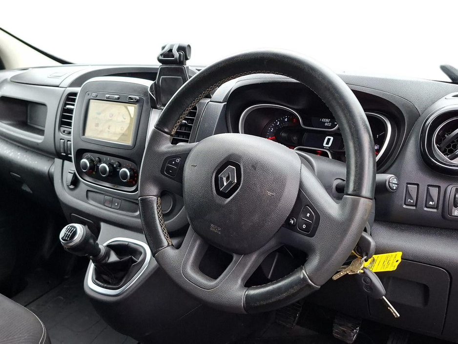 2021 Renault Trafic - image 6