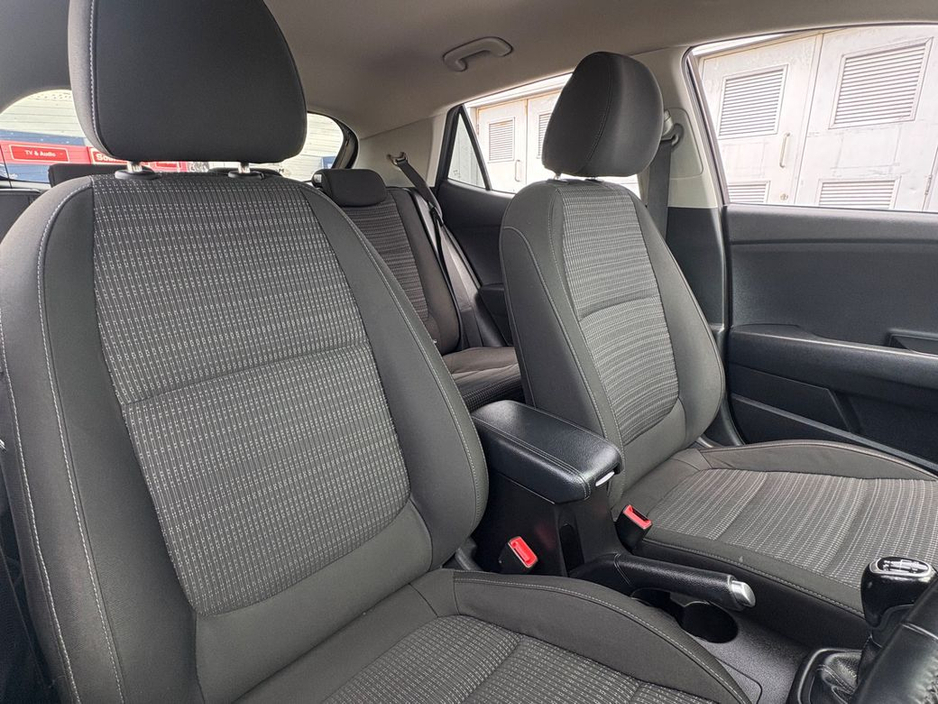 2017 Kia Stonic - image 6