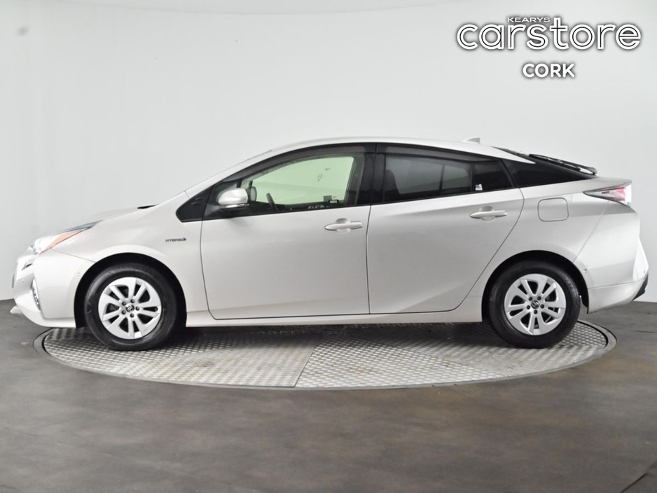 2017 Toyota Prius - image 6