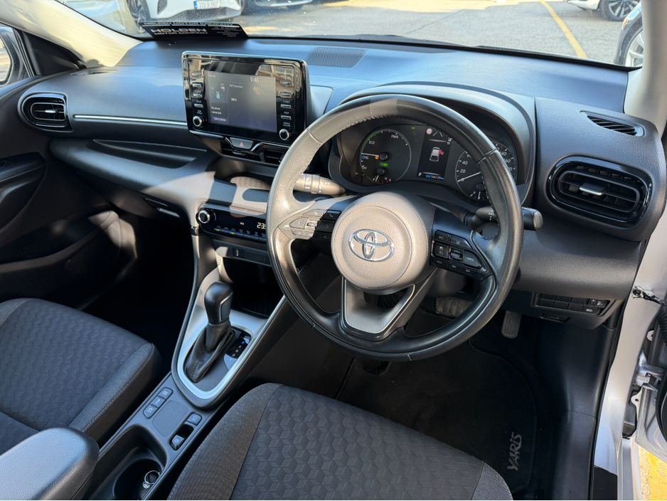2023 Toyota Yaris - image 14