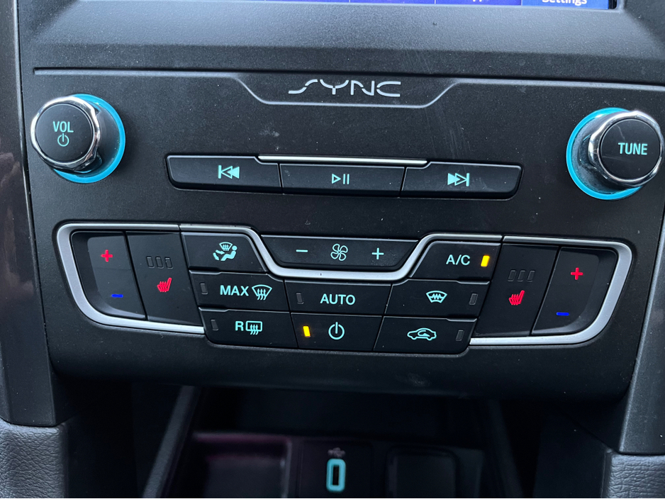 2020 Ford Mondeo - image 23