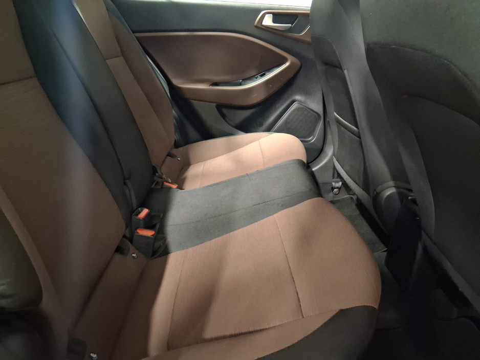 2015 Hyundai i20 - image 9