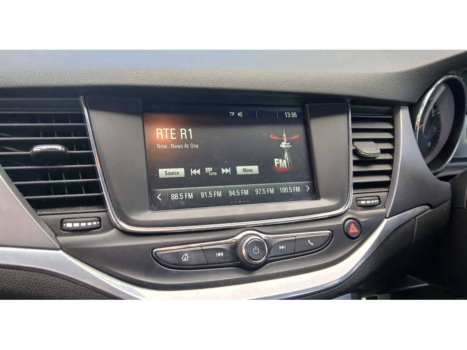 2017 Opel Astra - image 8