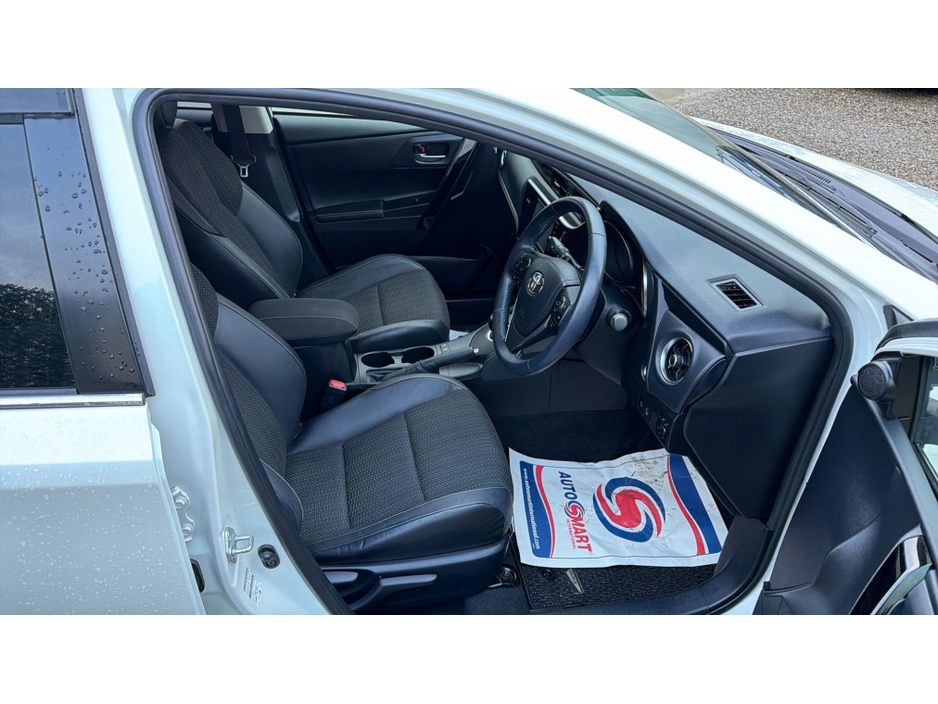 2017 Toyota Auris 1.8 HYBRID ICON €16,950