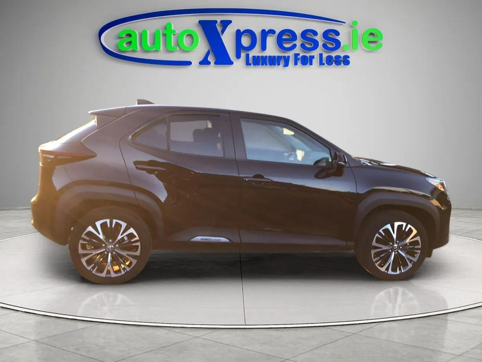 2022 Toyota Yaris Cross 1.5 HYBRID G Only 7000 Miles €26,995
